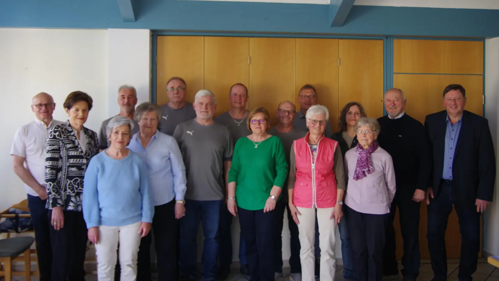 Vorstandsmitglied Manfred Groher, Dobmeyer Maria-Hedwig, Dornfeld Ilona, Paukstadt Jens, Hübner Luise, Rösch Claus, Stepan Jürgen, Kirschner Manfred, Fleischmann Elisabeth, Wenzl Jürgen, Schneidemesser Christina, Fleischmann Walter, Meißner Jutta, Glombitza Waltraut, Gerner Erwin, Meier Martin (Bild: Manfred Groher)