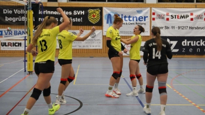 Ausgelassen jubeln nach einem Punktgewinn: Das wollen die Hahnbacher Volleyballerinnen auch am Wochenende wieder. Sie haben das Team aus München-Ost zu Gast. (Bild: Andreas Emmel)