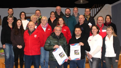 Die Theatergruppe Tiefenbach lässt die Kasse klingeln und schüttet die Einnahmen aus dem letzten Theaterstück großzügig aus. (Bild: Nikolaus Scherr)