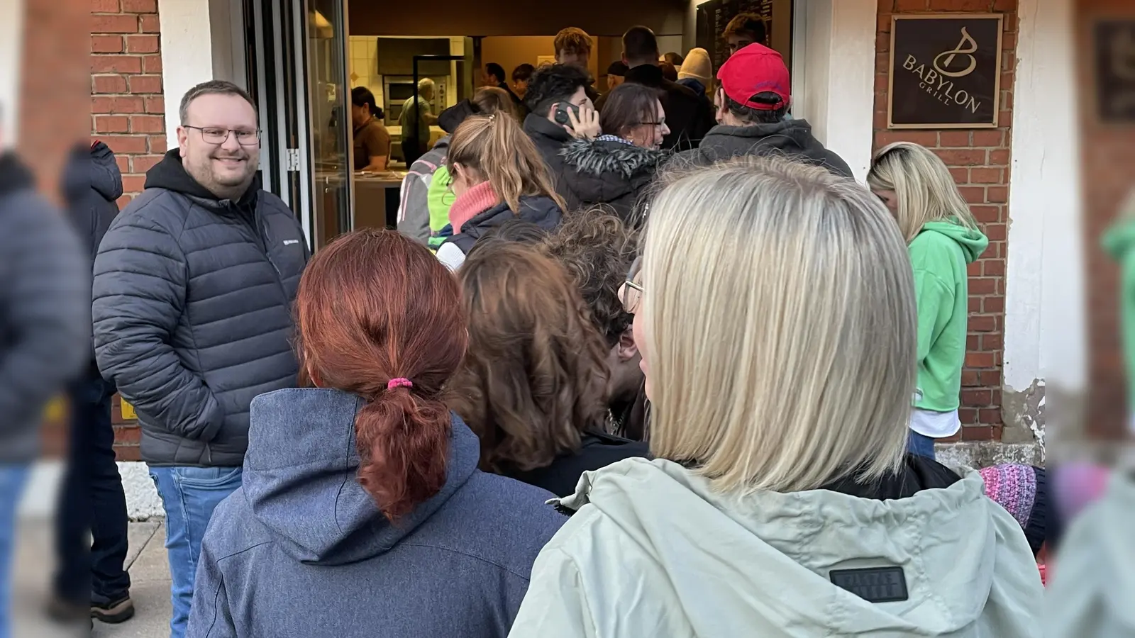 Großer Andrang bei der CSU Döner-Aktion (Bild: Klaus Riede)