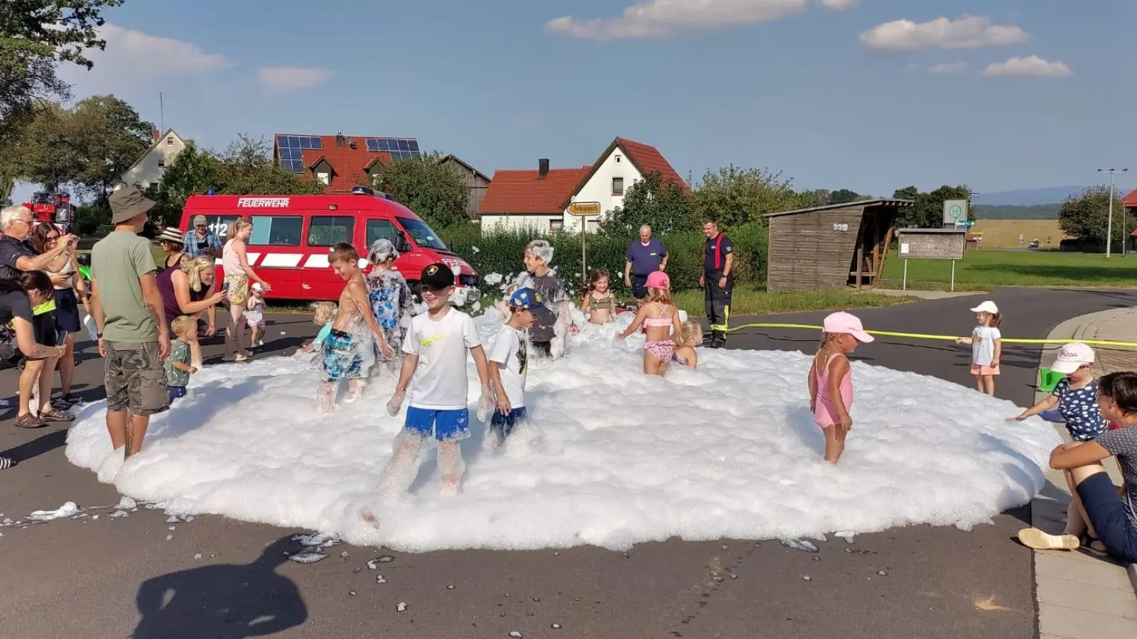 Schaumteppich in Mammersreuth. (Bild: Stefanie Siller)