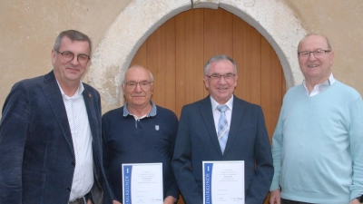 Die geehrten Mitglieder mit Bürgermeister Braun - Ditmar Kern, Karl Bauer, Johann Ludwig. (Bild: Josef Popp)