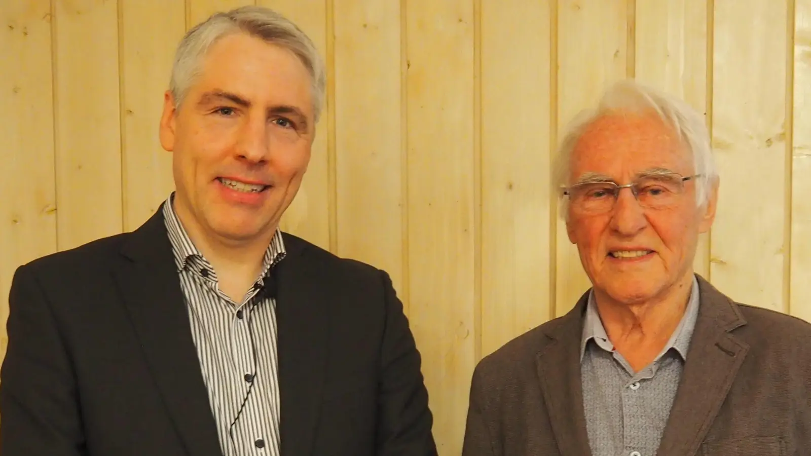 Vater und Sohn: Dr. Hannes Lachmann von der EUSPA (links) zusammen mit Tutzing-Freundeskreis-Sprecher Dr. Ehrenfried Lachmann. (Bild: Siegfried Bühner)