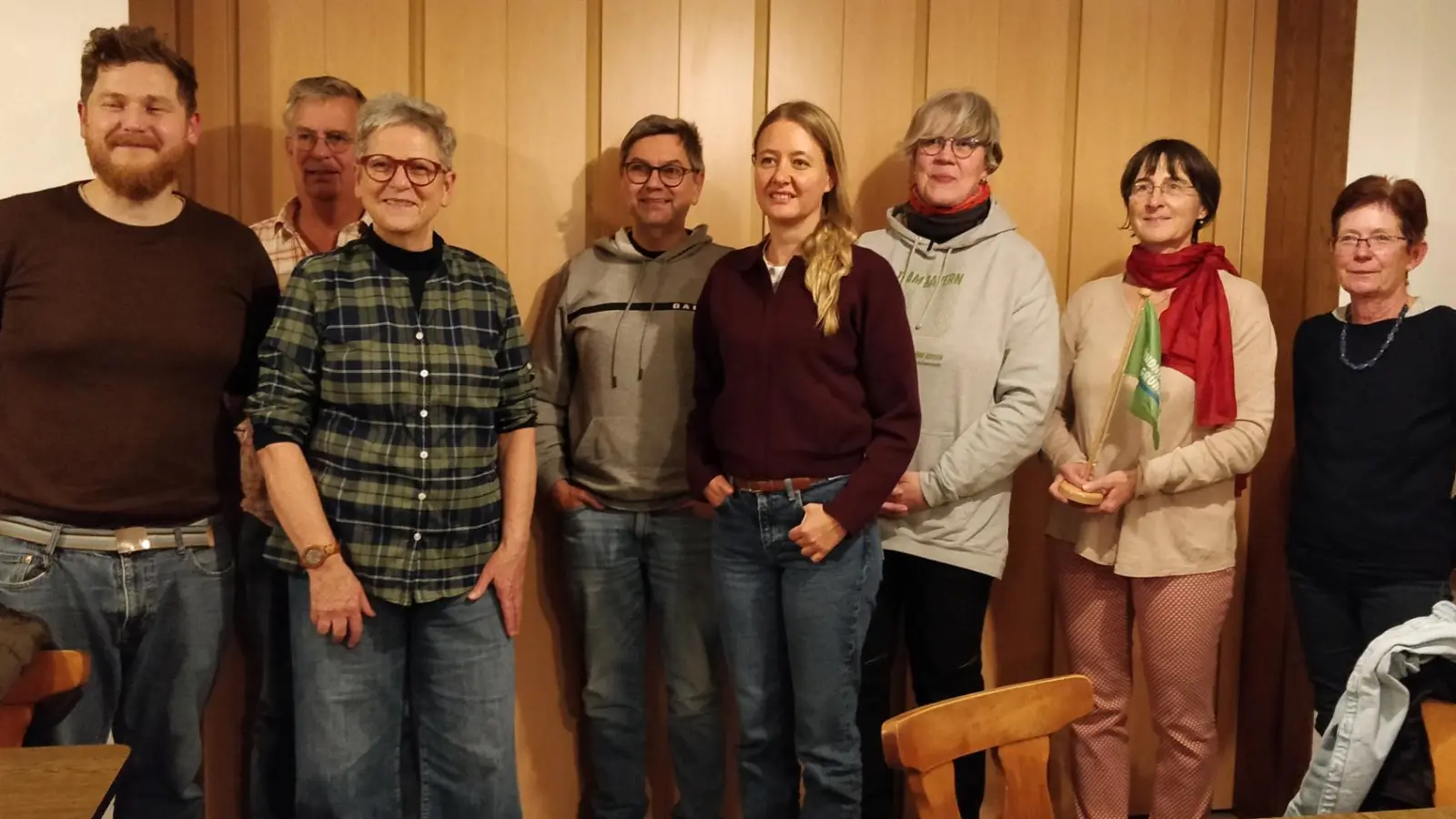 Die neugewählte Vorstandschaft der Kemnather Grünen mit Kreissprecherin Monika Schneider (3.v.r.). (Bild: Anne Flint)