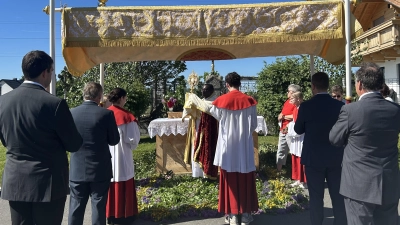 Pfingstprozession in Immenreuth. (Bild: Roman Melzner)