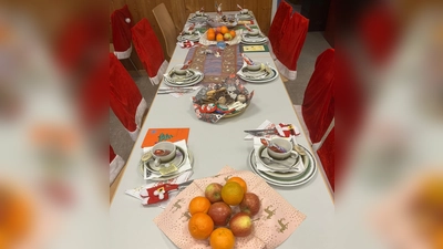 Gedeckter Weihnachtstisch. (Bild: Christian Glaßer )