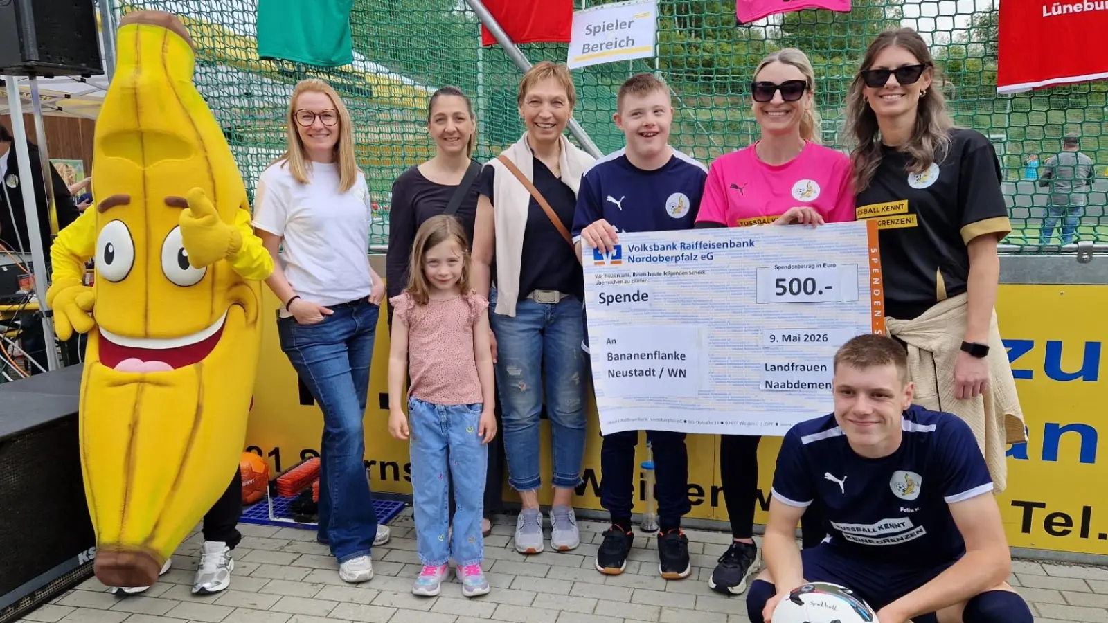 Team Bananenflanke mit den Landfrauen Naabdemenreuth. (Bild: Anna Uhl)