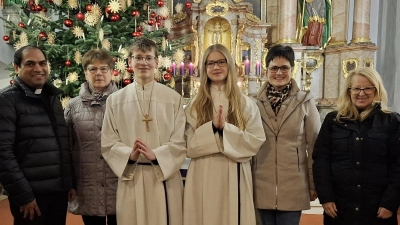 von links: Pfarrer Benny Joseph, Mesnerin Hildegard Nübler, Erik Pfab, Regina Sachsenhauser, Ministrantenbetreuerin Stephanie Lederer, PGR-Sprecherin Annette Nübler (Bild: Stephanie Lederer)