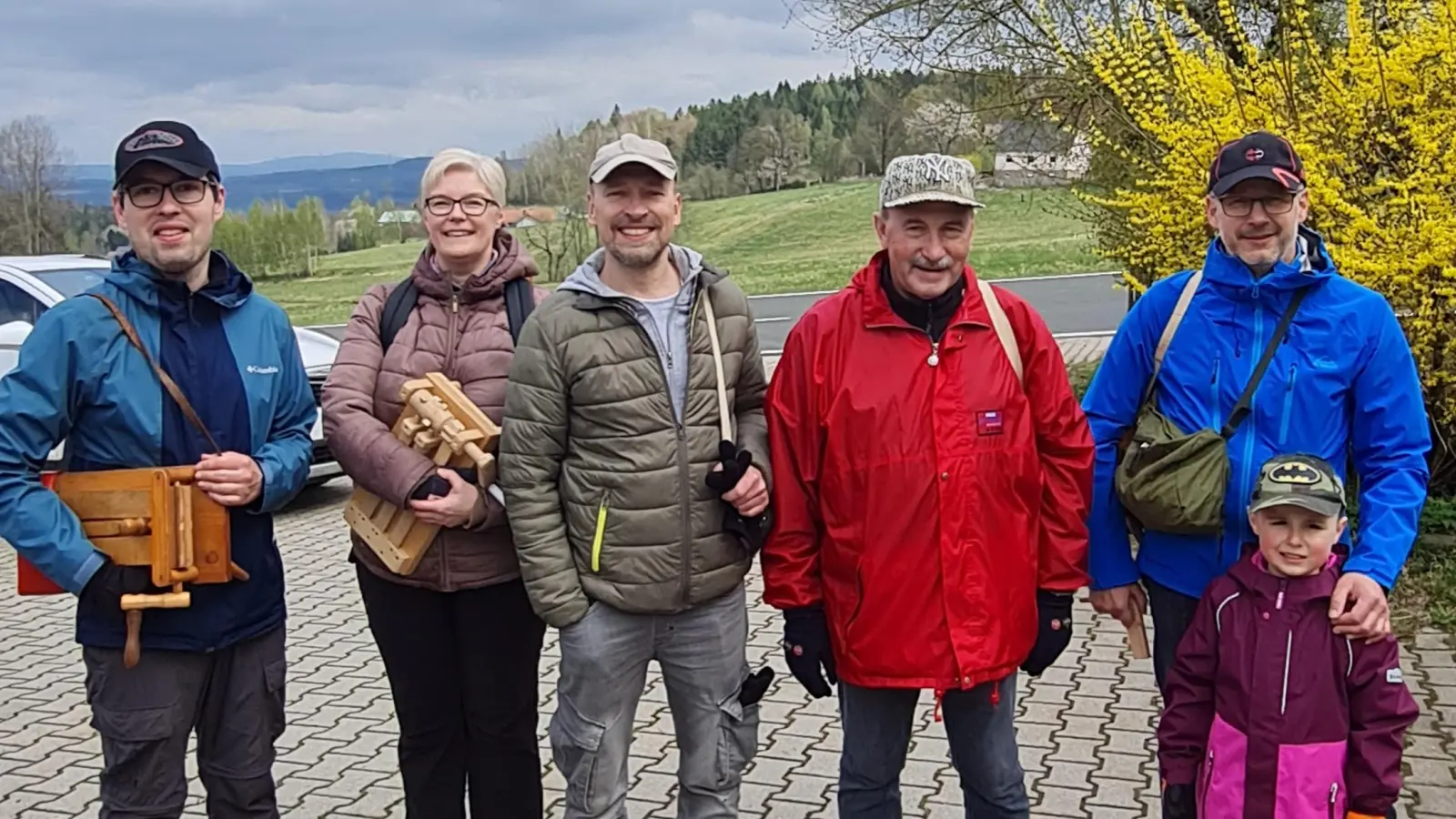 Ratschen-Tradition wird von Dorfbewohnern fortgeführt. (Bild: Andrea Träger)
