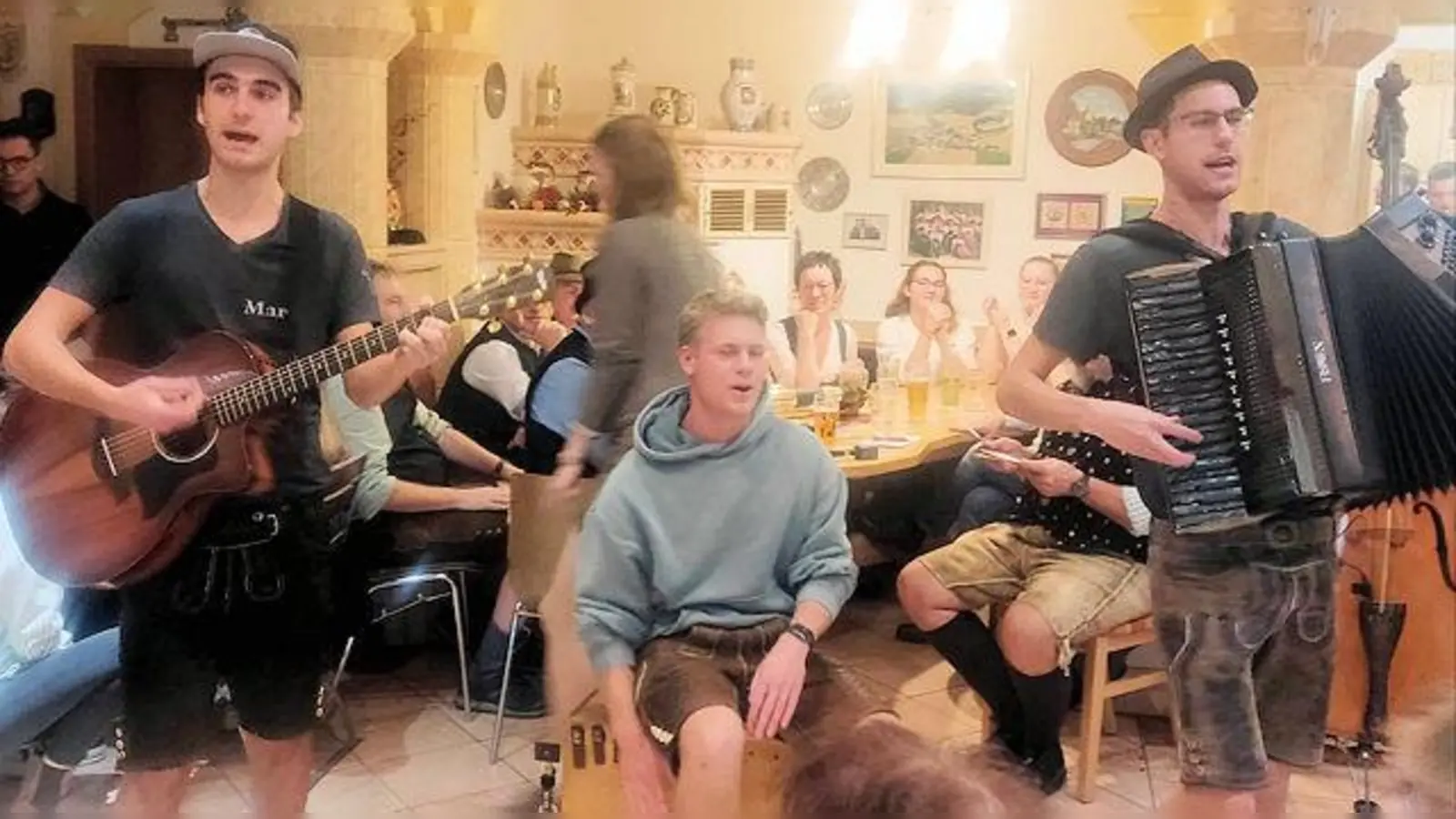 Auch die Übler Boum spielten auf  (Bild: Johann Bauer)