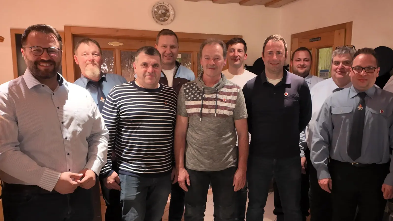 (v.links) Bürgermeister Matthias Grundler, 1.Kommandant Andreas Zölch, Josef Träger, Peter Zimmermann, Stefan Zölch, Christoph Bauer, Daniel Lindner, 2. Vorstand Bauer Josef, 1. Vorstand Hubert Schedl, Roland Höcht. (Bild: Alexander Bischof)