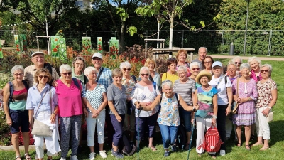 Die Teilnehmer im Landesgartenschaugelände. (Bild: Anna Gottschalk)
