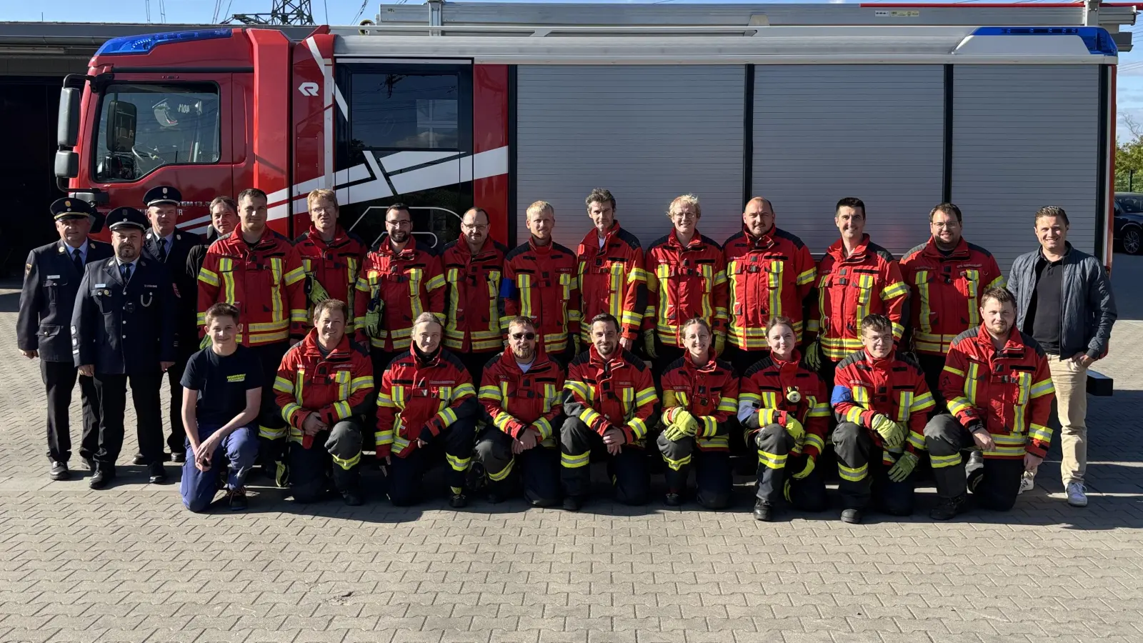 Gruppenbild der Abnahme der Leistungsprüfung (Bild: Rainer Knorr)