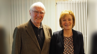 OTH-Vizepräsidentin Prof.Dr. Christiane Hellbach zusammen mit Freundeskreissprecher Dr. Ehrenfried Lachmann  (Bild: Siegfried Bühner)