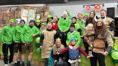 Das diesjährige Kongo Bar Team beim Riedener Faschingszug 2026. (Bild: Christina Hollweck)