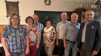 Die neue Vorstandschaft des HAK Waidhaus, v. li: Andreas Ringholz, Maria Hermann-Preßl, Josef Preßl, Anja Puff, Karl Ochantel, Karl-Heinz Zintl, Erster Bürgermeister Markus Bauriedl. (Bild: Andreas Ringholz)