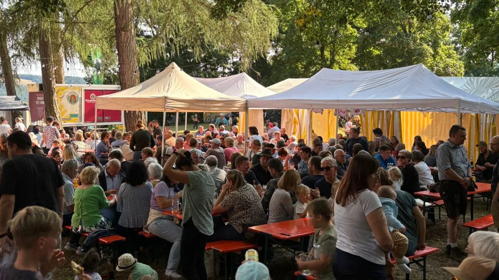 Gut besuchter Festplatz am Koppelberg. (Bild: Maria Leckert)
