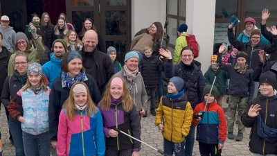 Mit Feuereifer beteiligten sich viele Kinder und Jugendliche an der diesjährigen Rama-Dama-Aktion des OWV Mantel. (Bild: Johann Kneißl)