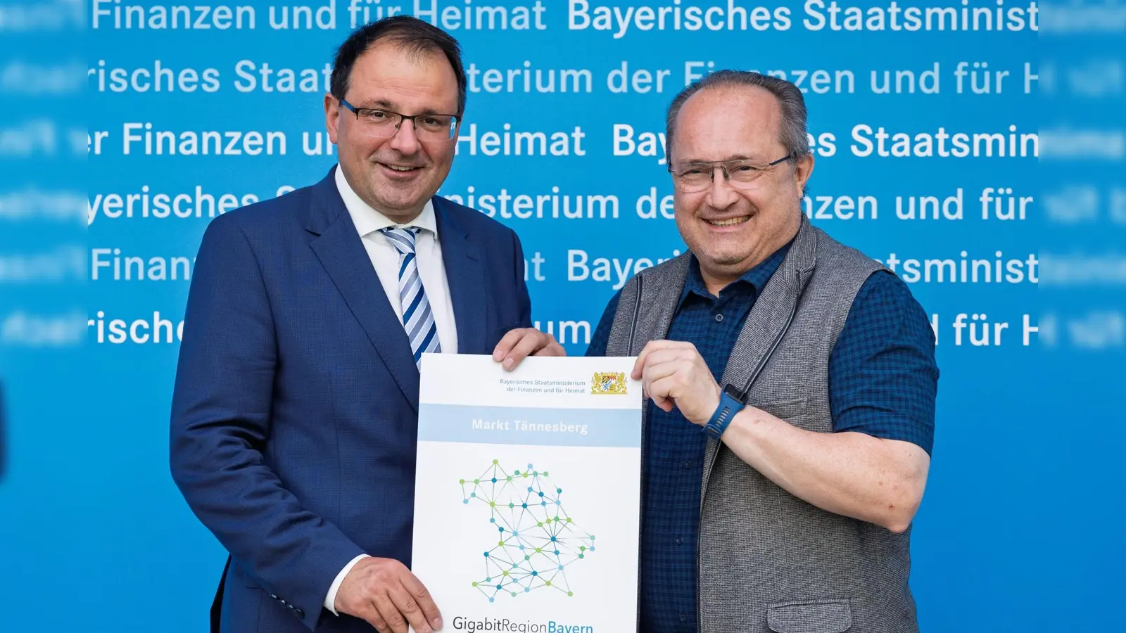 Übergabe Siegel Gigabit-Region. (Bild: Florian Graser )