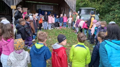 Besuch der Streuobstwiese in Bruck (Bild: Nicole Forster)
