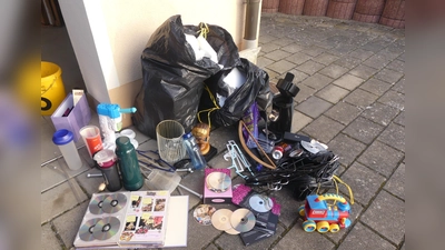 Diese Abfälle gehören nicht zu Gebrauchtkleidern. (Bild: Walther Hermann)