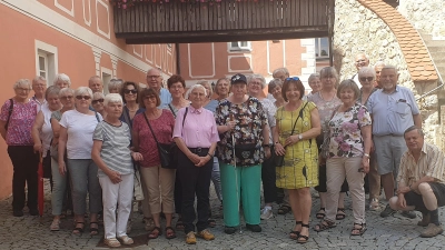 Die Ausflugsgruppe vor dem Museum der Burg Parsberg. (Bild: Roland Klein)