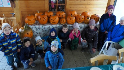 Die stolzen Künstler mit ihren geschaffenen Kunstwerken (Bild: Gerd Neumann)