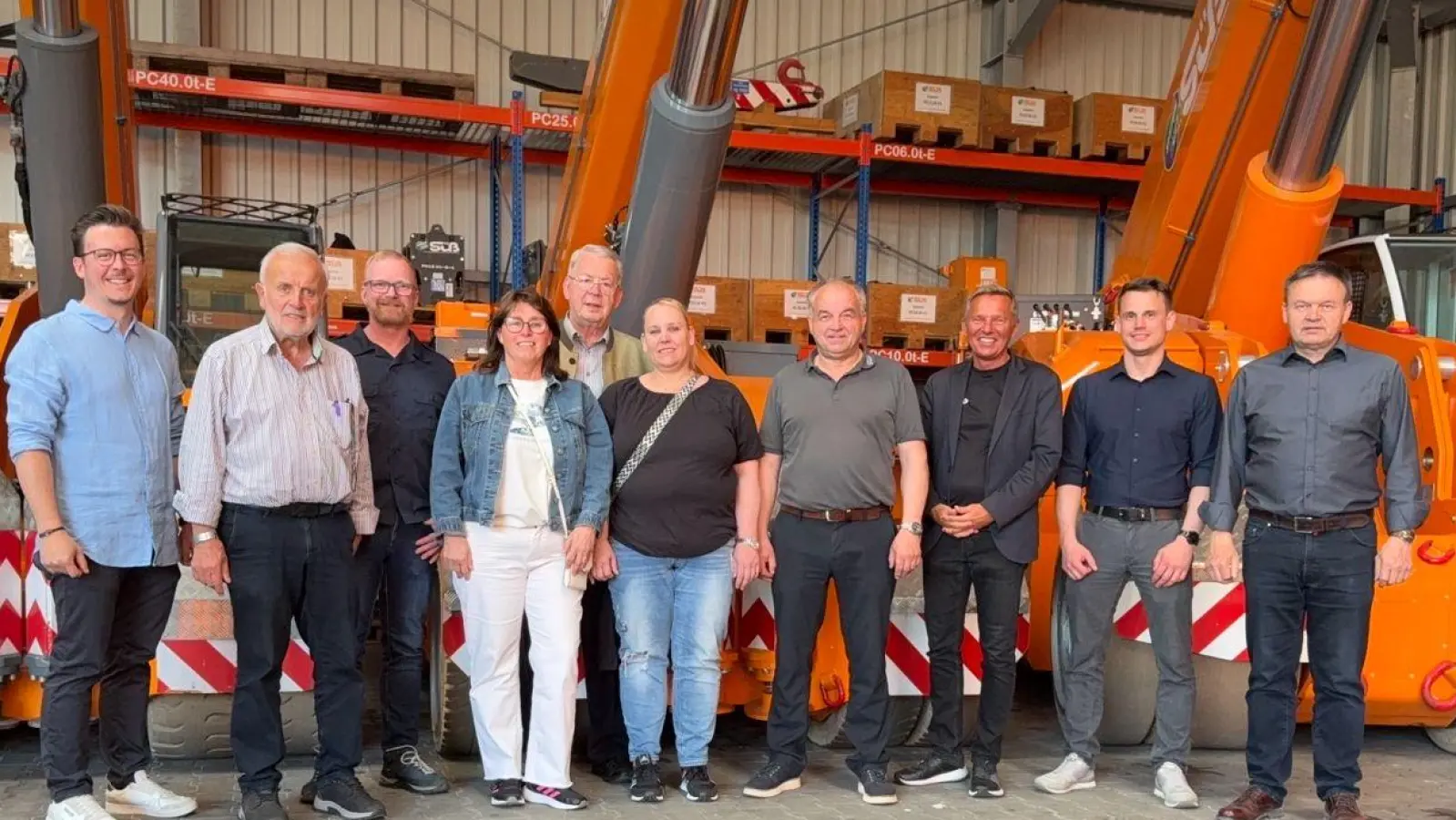 Gruppenfoto nach Betriebsbesichtigung mit der Geschäftsleitung Mietservice Süß GmbH und der CSU Vorstandschaft  (Bild: Bernd Hofmann)