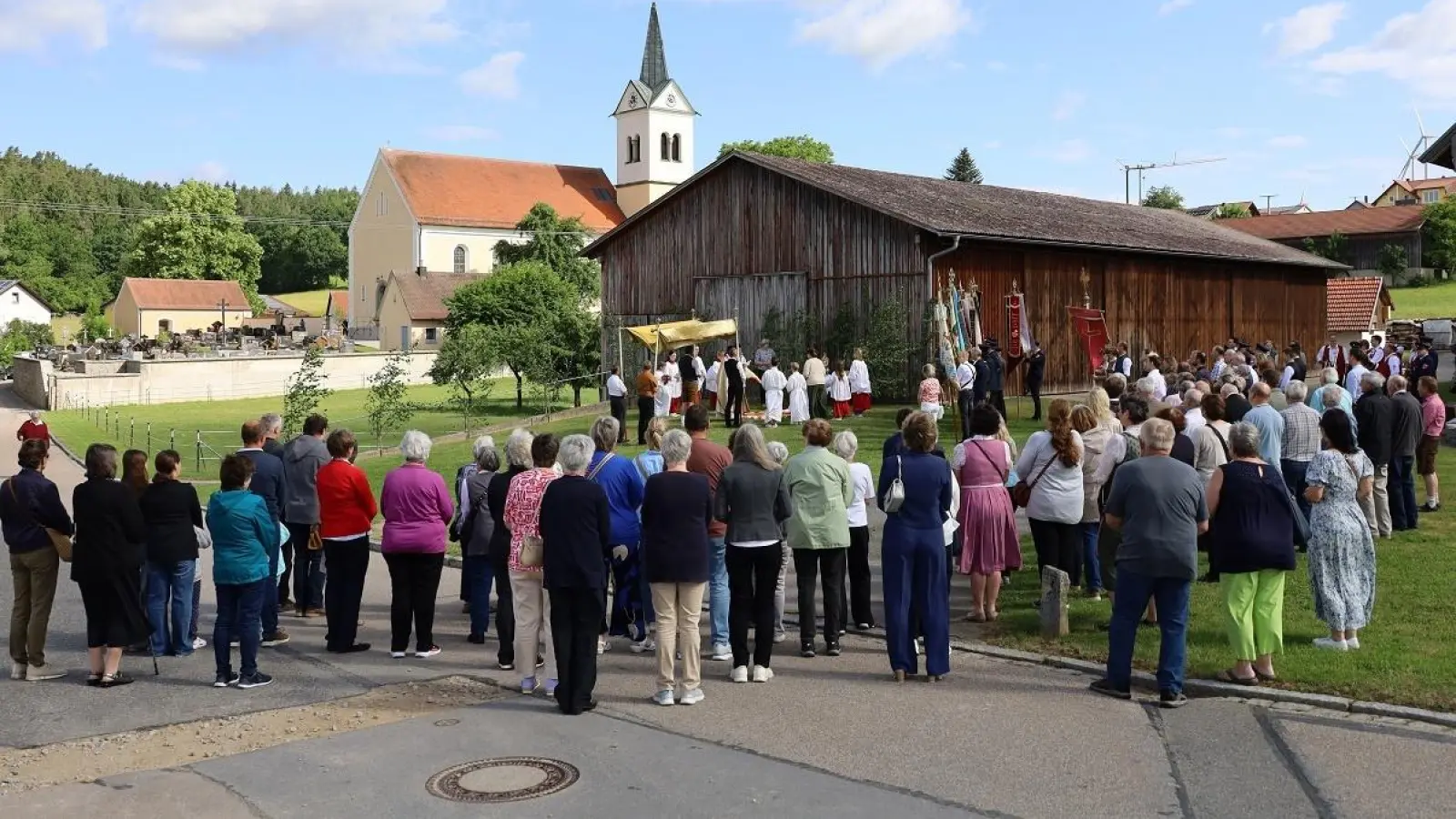 1. Altar der Fronleichnamsprozession. (Bild: Ulrike Kiendl)