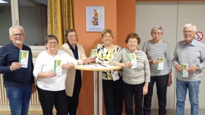 Die Vorstandschaft der Pfarrei-Senioren-Schirmitz präsentiert das Jahresprogramm 2026 (Bild: Sabine Bäumler)