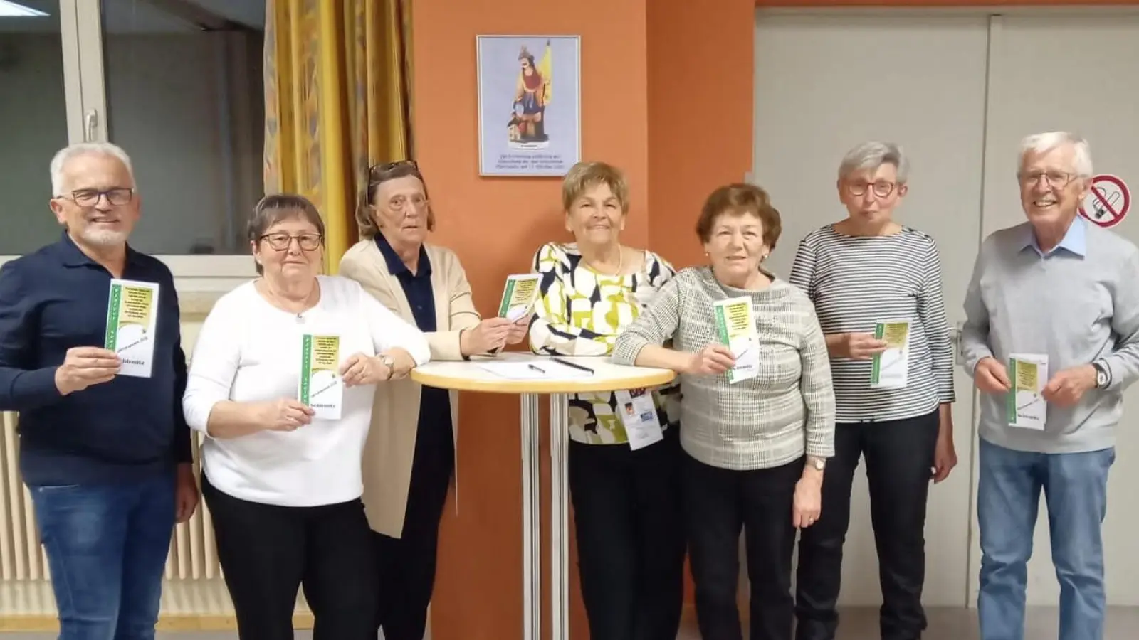 Die Vorstandschaft der Pfarrei-Senioren-Schirmitz präsentiert das Jahresprogramm 2026 (Bild: Sabine Bäumler)