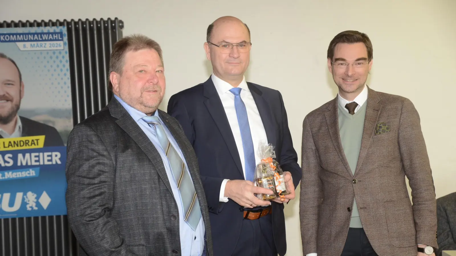 Bild zeigt den Bürgermeisterkandidaten Herr Wolfgang Schraml (vorne links mit unseren Finanzminister Herr Albert Füracker und MdL Herr Stephan Ötzinger (Bild: Markus Scheidler-Diertl)