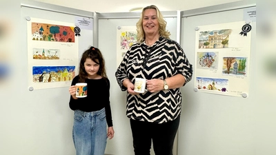 Gewinner des diesjährigen Wettbewerbs zur Kemnather Herbst-Sammeltasse, die 8-jährige Magdalena Spies und Maria Wende. (Bild: Nina Lang)