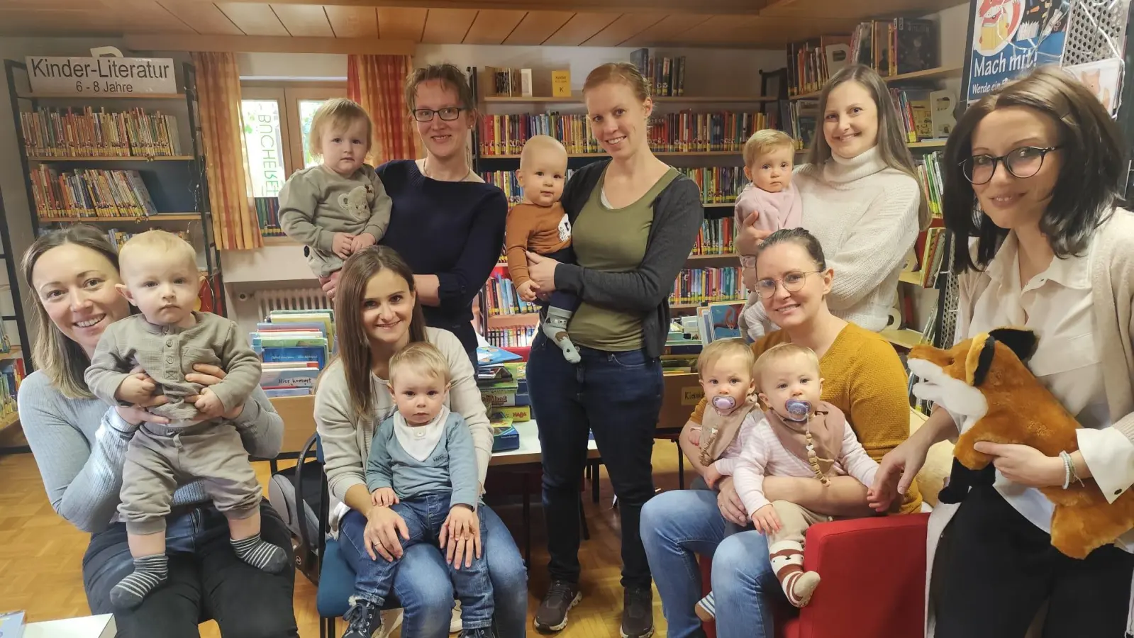 Die Kleinen Strolche in der Pfarr- und Gemeindebücherei (Bild: Cornelia Greiner-Braun)