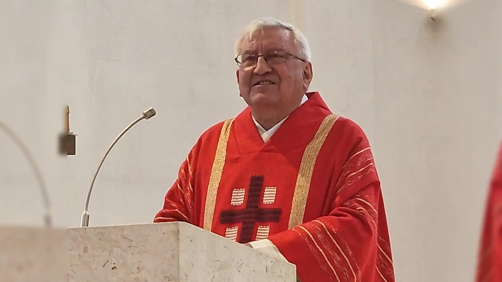 Feier des Glaubens und der Dankbarkeit – Pfarrer Häupl begeht 40-jähriges Priesterjubiläum in Waidhaus (Bild: Josef Kleber)