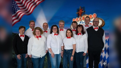 v.l. Sabine Kellner, Stephan Knorr, Bianka Götz, Anton Peter, Doris Weiß, Dietmar Klemenz, Anja Kunz, Josef Stöcklmeier, Irene Pemp, Tobias Schmidt, Jörg Fehlner (Bild: Michael Haller)