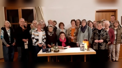 Schriftstellerin Marianne Ach zu Besuch im evangelischen Gemeindehaus in Floß. (Bild: Andrea Mutterer)