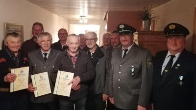 Bei der Jahreshauptversammlung der KSK Niedermurach wurden langjährige Mitglieder geehrt. (Bild: Philipp Schlagenhaufer)