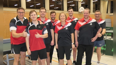 Einige Aktive der Herrenmannschaften des Tischtennisvereins. (Bild: Michael Eckl)