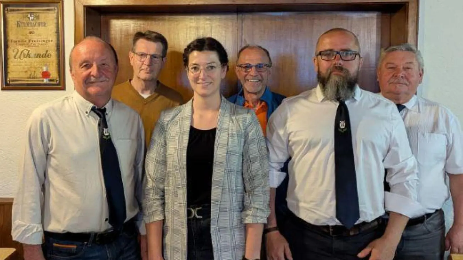 Die gewählte Vorstandschaft von links nach rechts: Kassier Hans Hart, Kassenrevisor Reiner Pöll, 2. Vors. Susanne Zeitler, Beisitzer und Revisor Heiner Rübl, 1. Vors. Stefan Lindner, Schriftführer Herbert Kraus. (Bild: Herbert Kraus )