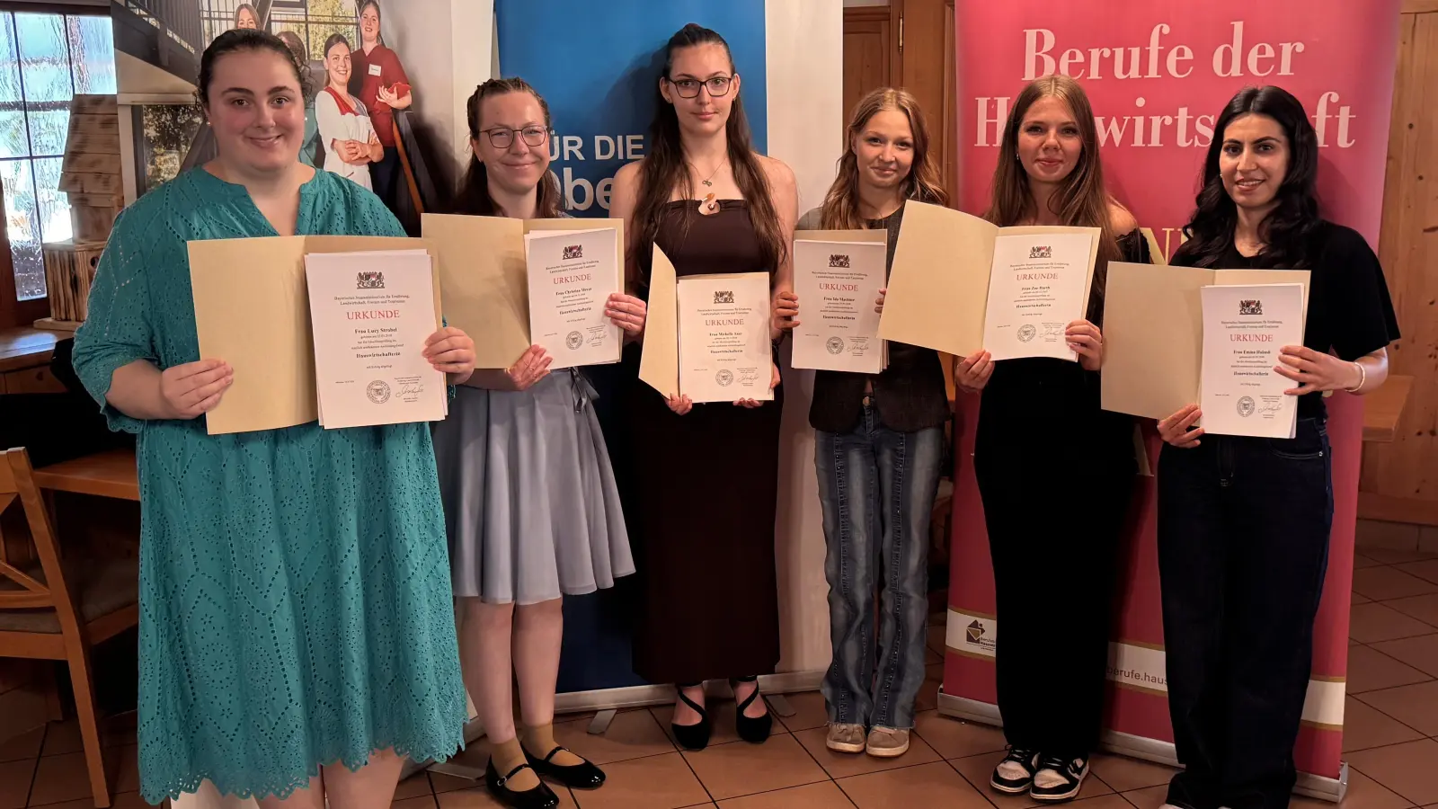 Die Absolventinnen der Berufsfachschule für Ernährung und Versorgung Sulzbach-Rosenberg. (Bild: Manfred Schmied)