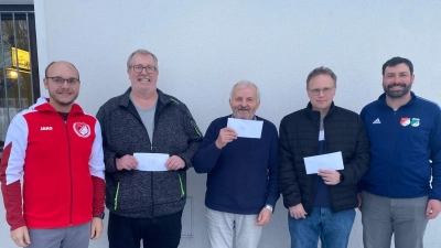 Im Bild von links: Philipp Bauriedl (SV Pfrentsch), Karl Windl (2. Platz), Hans Kräckl (1. Platz), Marko Klotz (3. Platz), Thomas Zielbauer (SV Pfrentsch) (Bild: Lukas Zetzl)