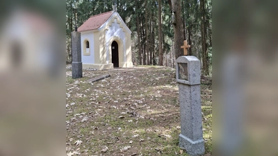 Der renovierte Kalvarienberg in Neusath. (Bild: Albert Zitzmann )