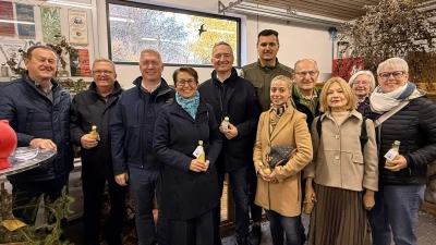 Ehrengäste bei der Eröffnung v.l. Richard Gaßner, Martin Preuß, Stefan Ott, Susanne Hierl, MdB, Dr. <br>Harald Schwartz, MdL, 1. Vorstand GZV Simon Bladeck, Elisabeth Gruber, Hubert Blödt, Veronika Frenzel, Renate Amrhein, Lisa Hartinger.  (Bild: Stefan Bladeck)