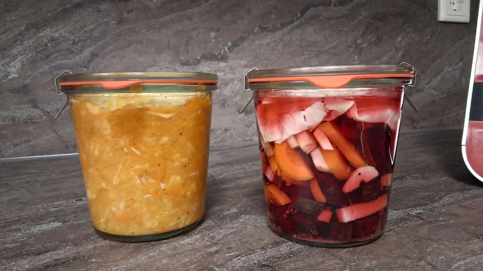 2 Einweckgläser mit Gemüse (Bild: Antje Grüner)