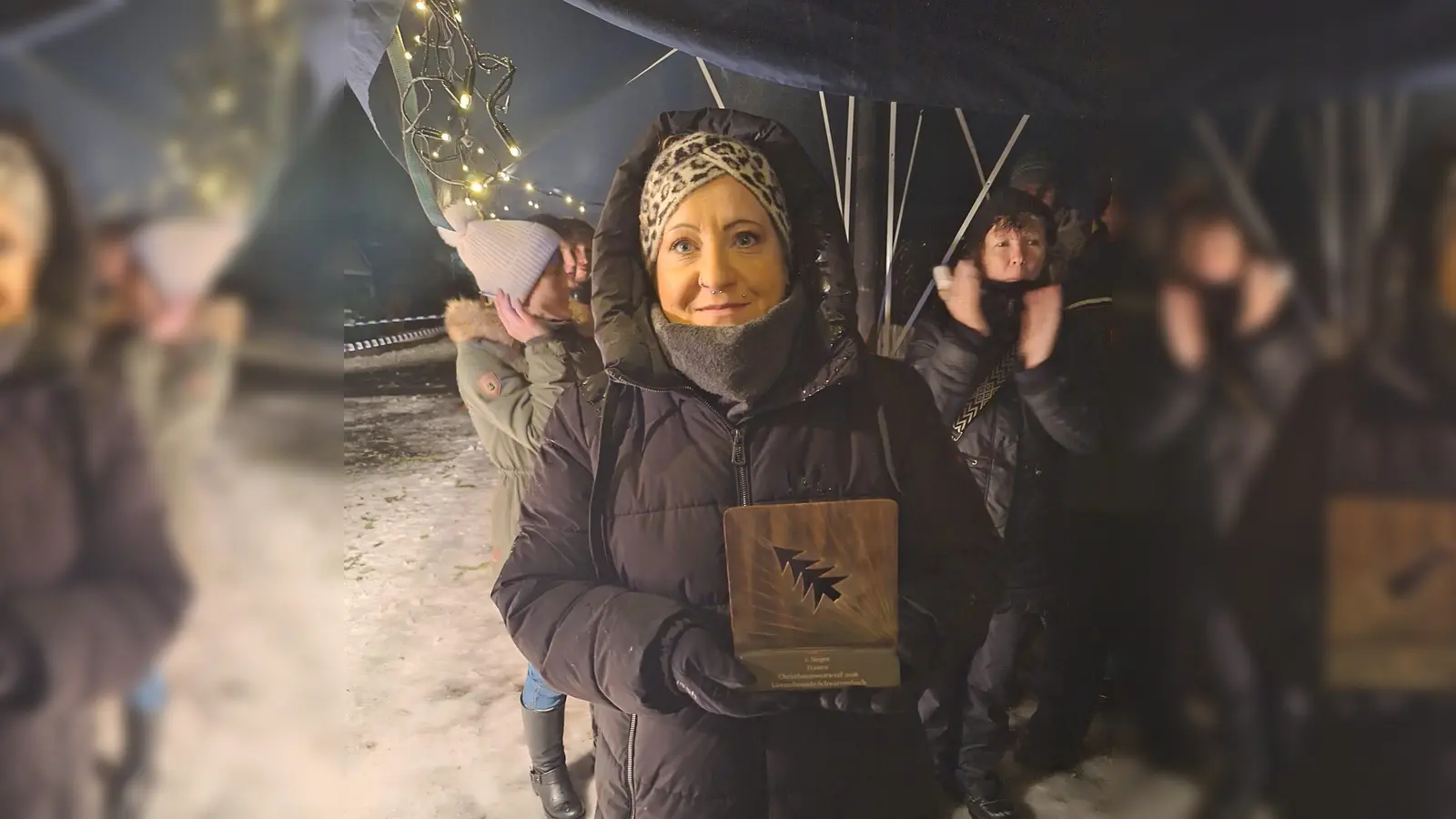 Gewinnerin der Damen, Melanie Haslop mit ihrem Pokal (Bild: Thomas Ackermann)