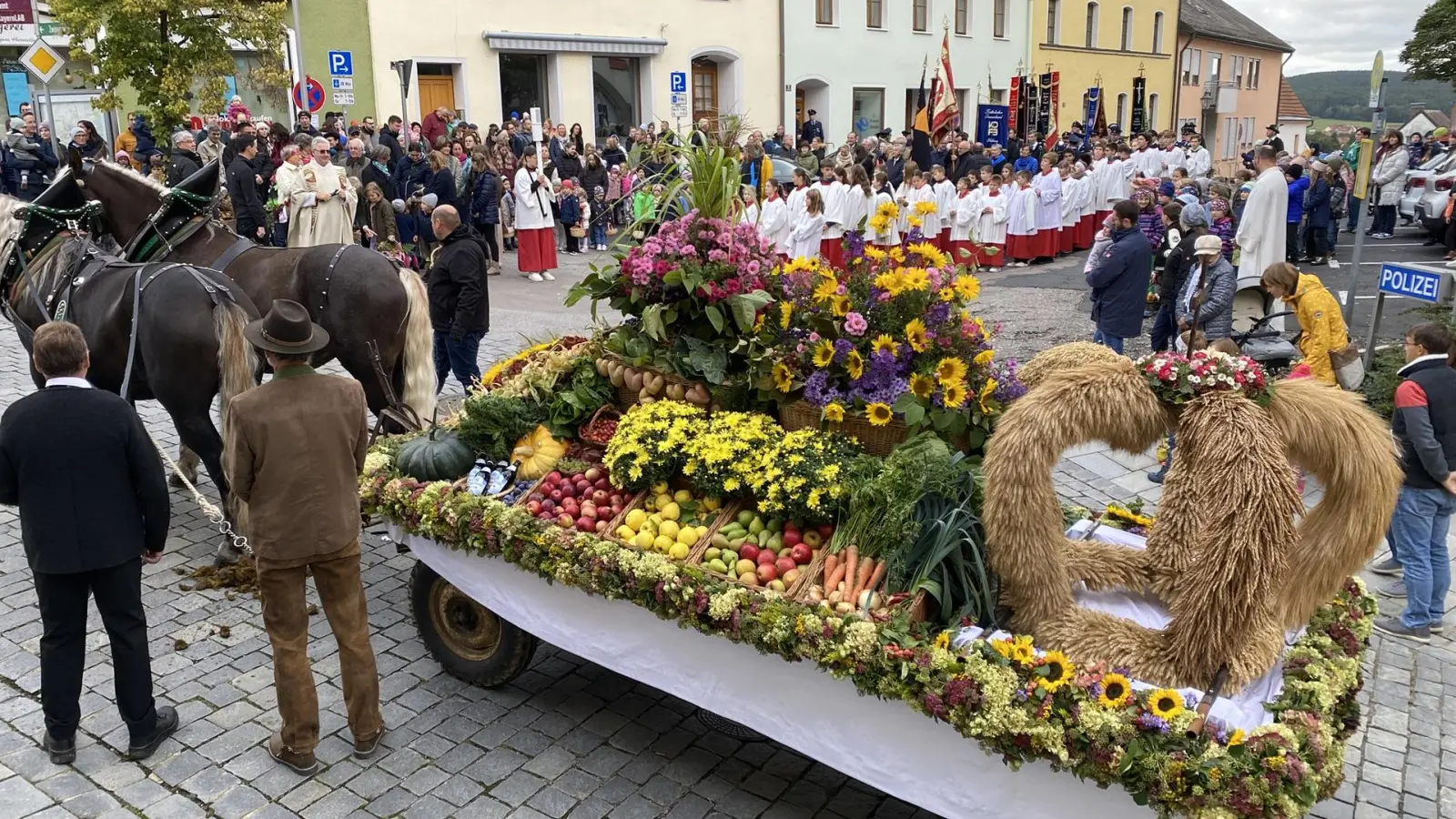 Segnung des Erntewagens am Unteren Markt (Bild: Raphael Haubelt)