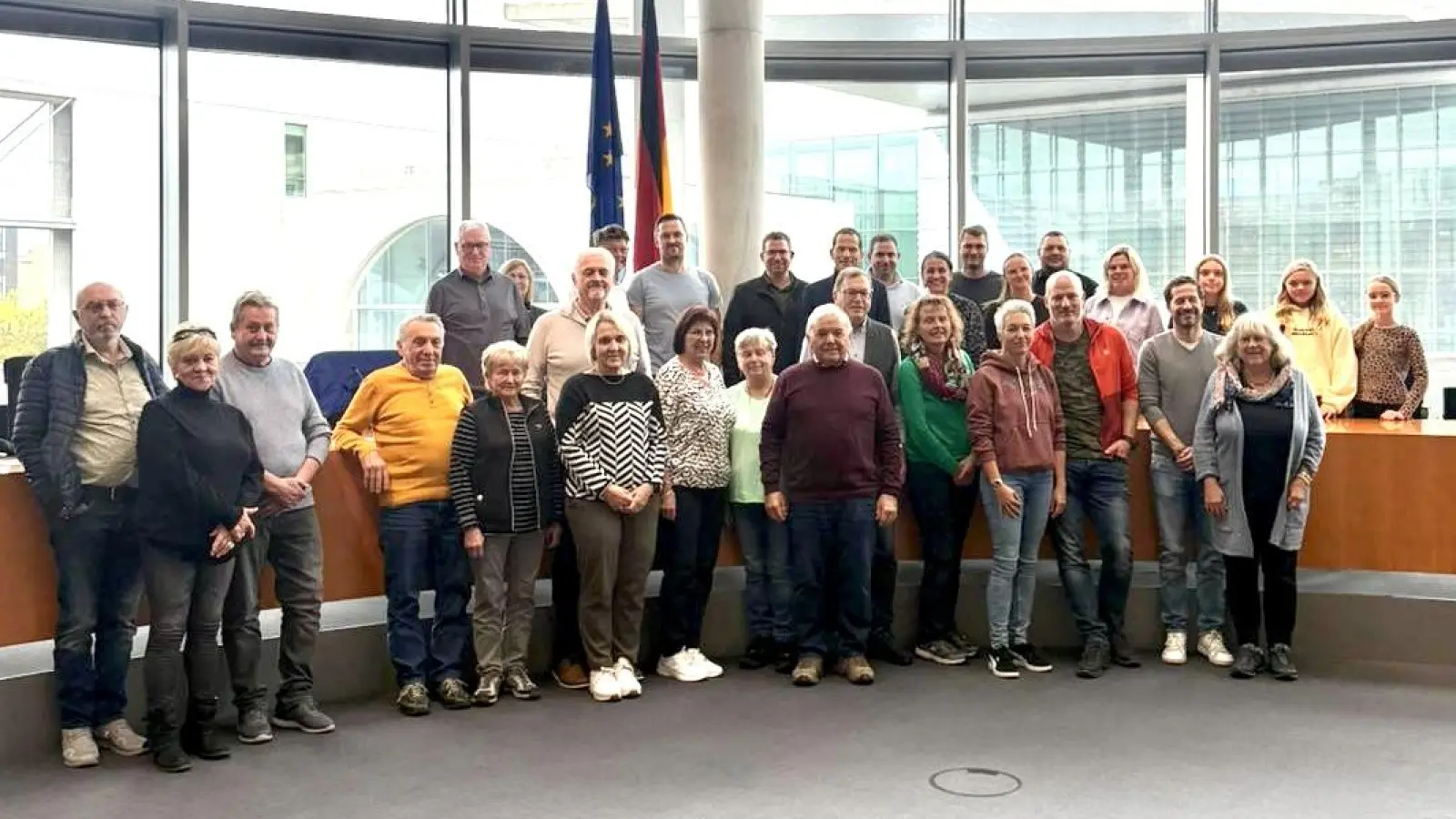 Die Gruppe um Albert Rupprecht MdB zu Gast im Paul Löbe Haus. (Bild: Tanja Renner)