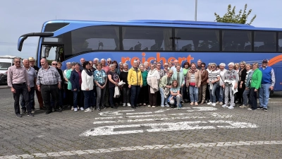 Die glückliche Reisegruppe des OGV mit Franz Erras und Thomas Rauch. (Bild: Marianne Moosburger)