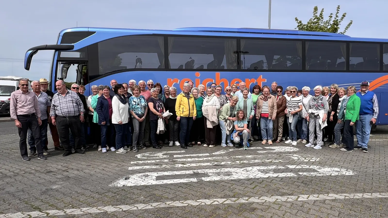 Die glückliche Reisegruppe des OGV mit Franz Erras und Thomas Rauch. (Bild: Marianne Moosburger)